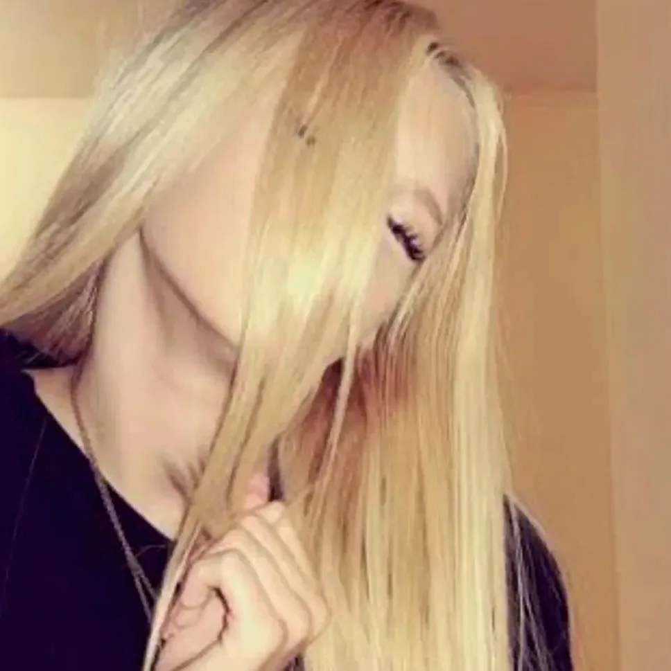 Amelia, 34