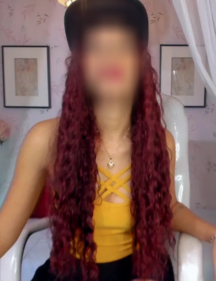 Isabelle, 20